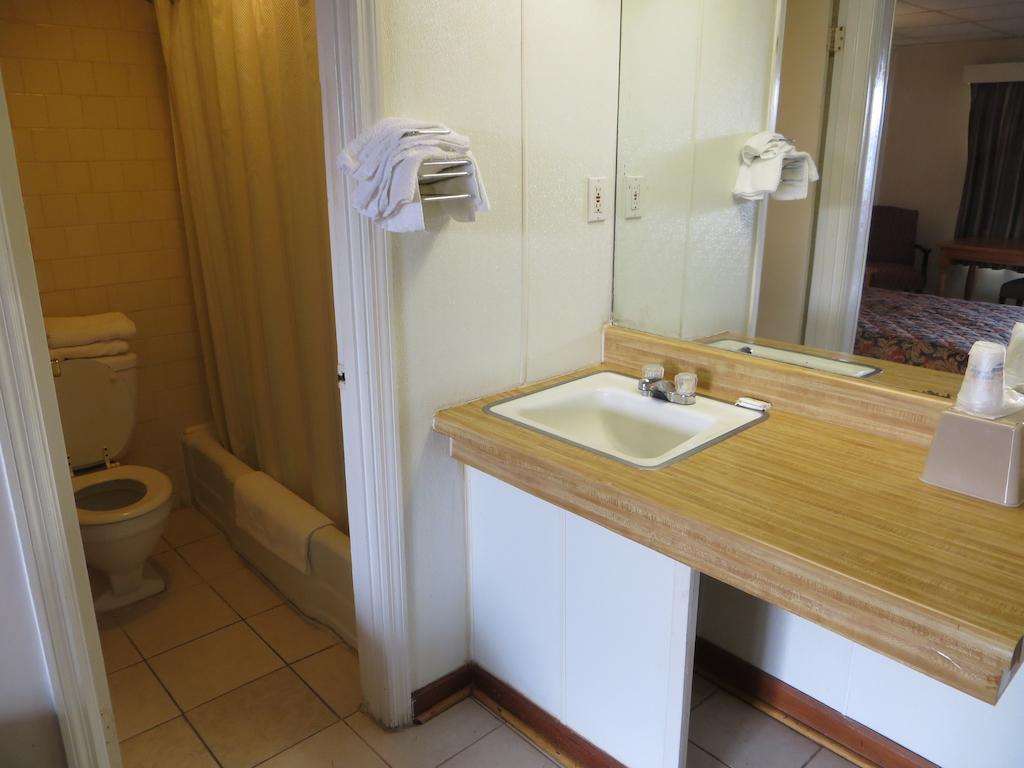 Pine Crest Motor Lodge Holly Springs Extérieur photo