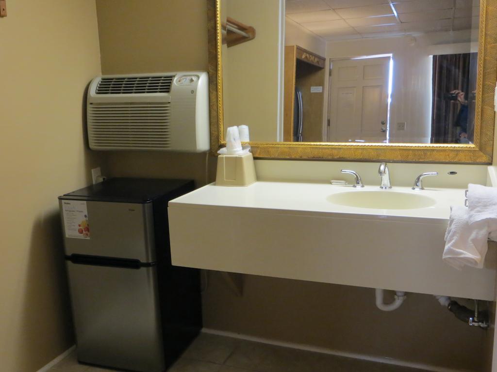 Pine Crest Motor Lodge Holly Springs Extérieur photo