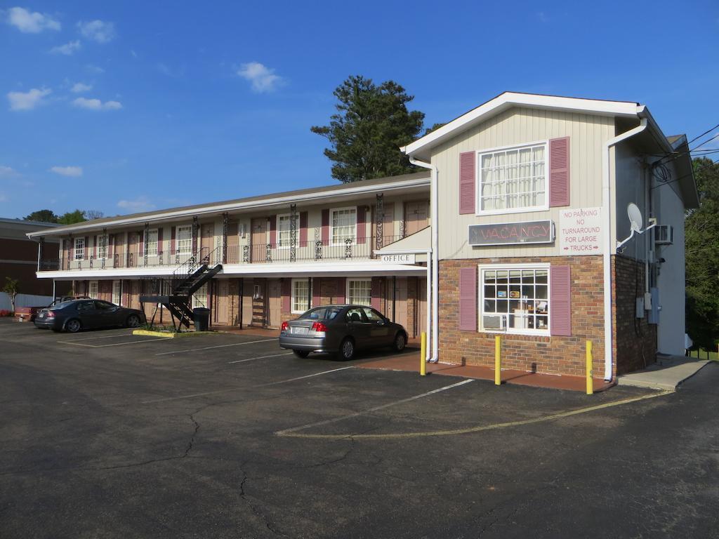 Pine Crest Motor Lodge Holly Springs Extérieur photo